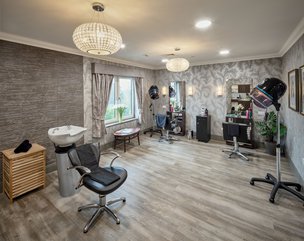 Avon Valley Care Home, Bristol, salon