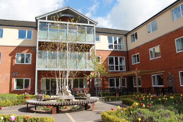 Barnes Lodge Residential and Nursing home in Tonbridge exterior building and garden