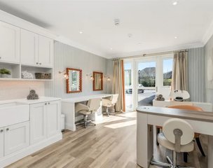 Chelmsford Manor, Galleywood, salon