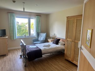 New Elmcroft - spacious bedroom