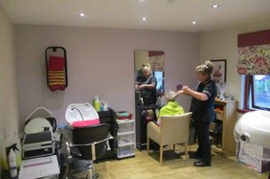 The Beeches in Dukinfield, salon
