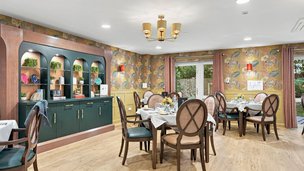 Berkshire Manor, Bracknell, living room 