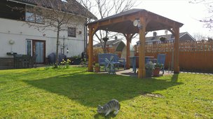 Burleys Wood - Garden with Pergola
