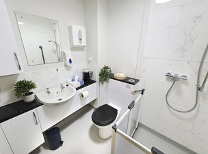 The Radley Care Home in Borehamwood, bathroom 