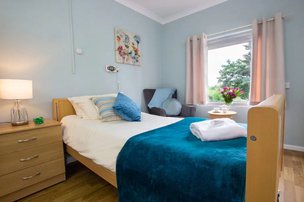 Cams Ridge Nursing Home in Fareham, bedroom with blue throw 