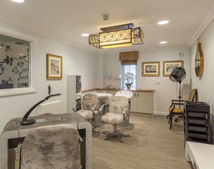 Pear Tree Court, Horndean, salon