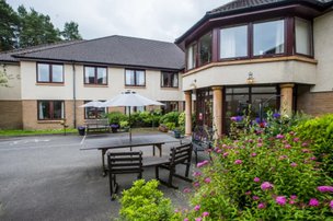 Catmoor House Care Home, garden area with bench 