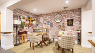 Chaseview, bar area 