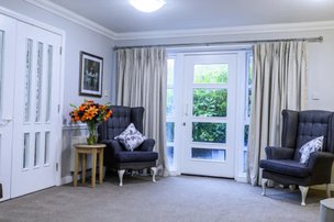 Claremont, seating area 