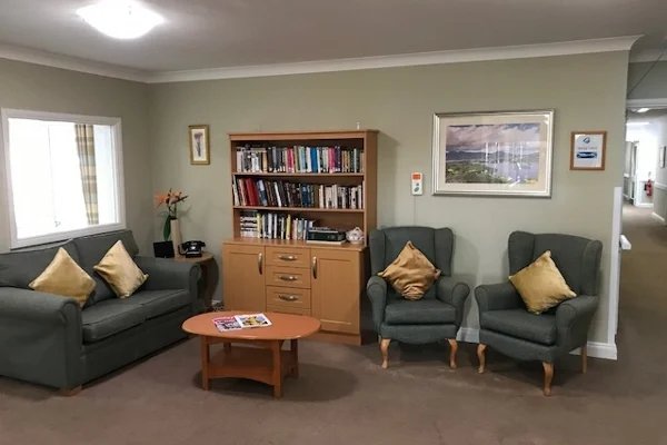 Cold Springs, lounge area 