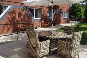 Defoe Court, garden patio 