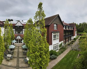 Rosebery Manor, Epsom, exterior pano