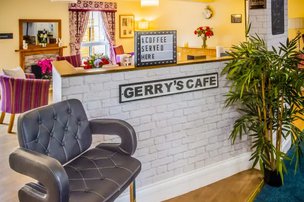 Douglas View, cafe 