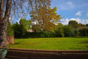 Vine Lodge Care Home, Uxbridge, garden 