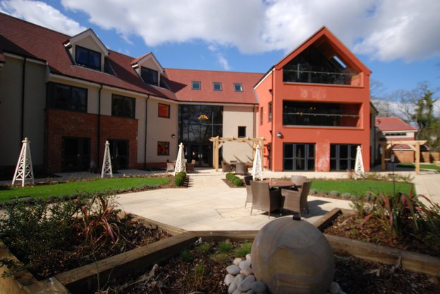 Silvermere in Cobham: Front Exterior