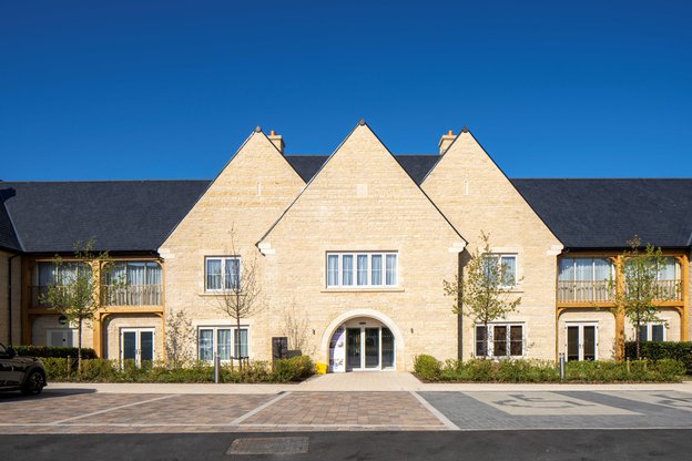 Cotswold Gate in Burford, Front Exterior