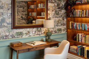 Cotswold Gate in Burford, Libary