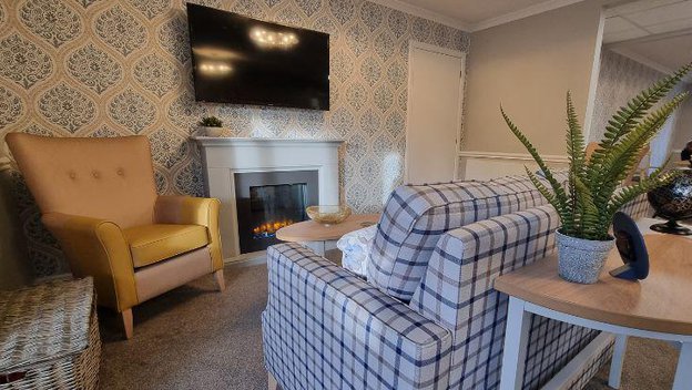 Eastbank, lounge with TV 