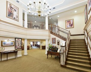Eastbourne Gardens, East Sussex, foyer