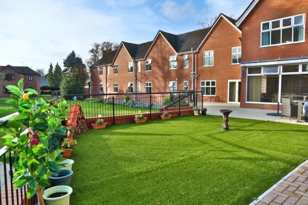 Elmwood House, garden area 
