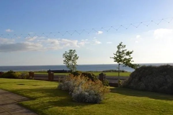 Falstone Manor, garden 