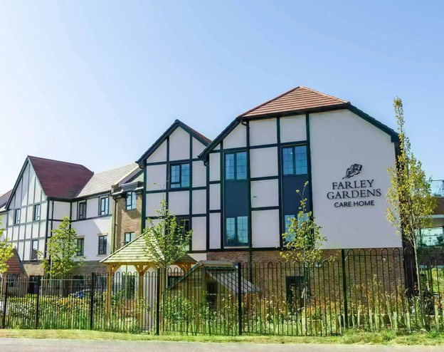 Farley Gardens, Binfield, exterior