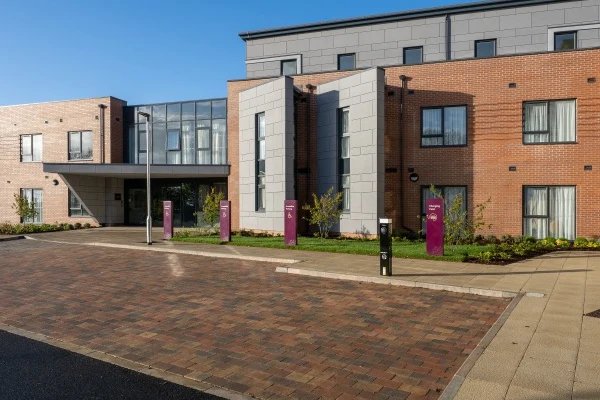 Fosse Way, exterior of home 