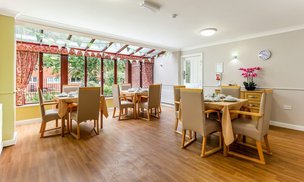 The Rivers, Knottingley, larger dining area 