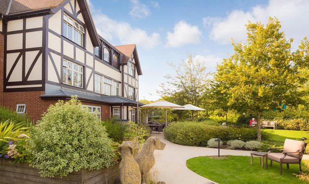 Guildford House, Peasmarsh, exterior