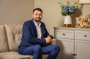 Heffle Court, Heathfield, manager 