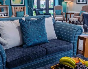 Weystone Manor, Guildford, lounge