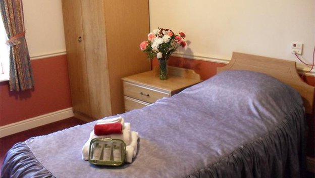 Hodge Hill Grange in Birmingham, bedroom