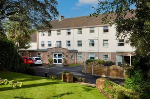 Holmwood Care Centre front exterior