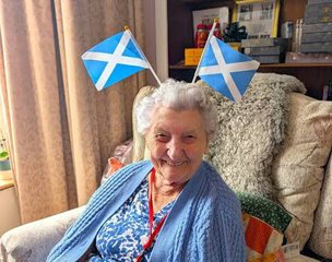 Stormont Lodge in Blairgowrie - Resident with flags