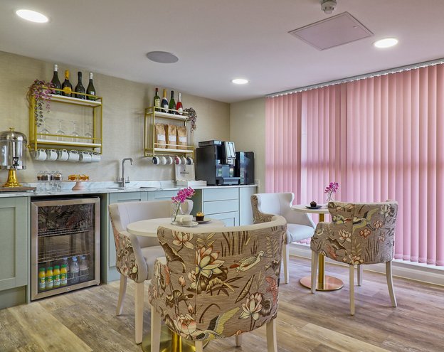 Kingsclere Court, Westcliff -On-Sea, l kitchen 