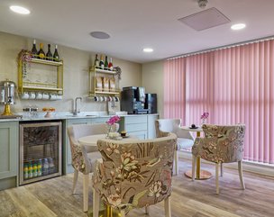 Kingsclere Court, Westcliff -On-Sea, l kitchen 