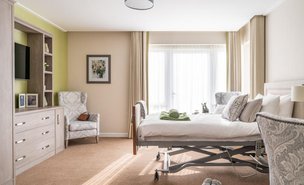 Kings Court, bedroom. 