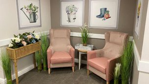 Kings Park, pink chairs 