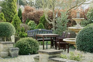 Kingston House, Calne, patio seating