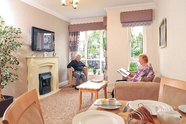 Kyle Court, couple room 