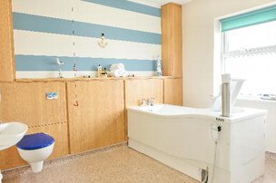 Larkhill Hall, bathroom 