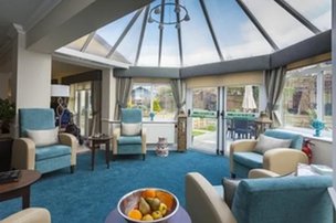 Lauren Court , conservatory 