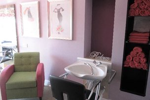 Leighton Court, salon 