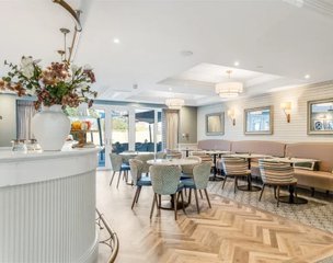 Chelmsford Manor, Galleywood, lounge