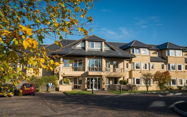 Madley Park House in Witney - Front of home