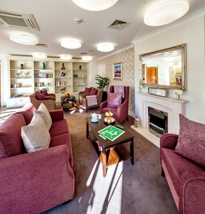 Pemberley, Basingstoke, Living room 