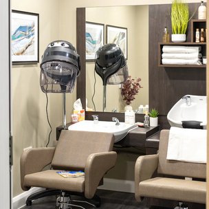 Dale Brook, Chesterfield, salon