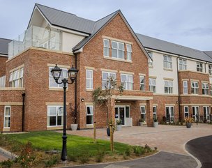 New Waltham Manor, Grimsby, exterior