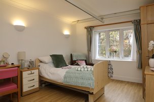 Lynwood Care Centre, Ascot, bedroom 