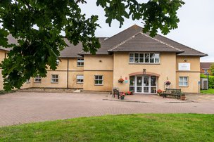 Oaktree Care Home in Bristol, Front Exterior